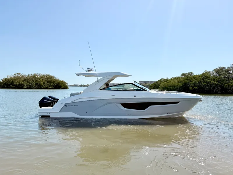 Slide: The Image of Cruisers 34 GLS Outboard 2026 - 32