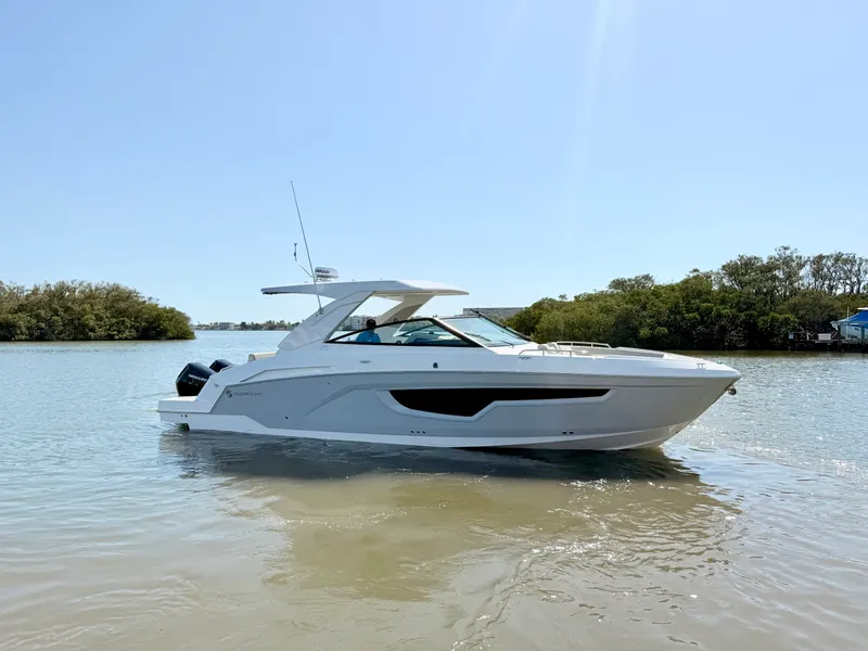 Slide: The Image of Cruisers 34 GLS Outboard 2026 - 33