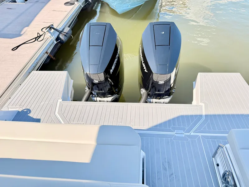 Slide: The Image of Cruisers 34 GLS Outboard 2026 - 37