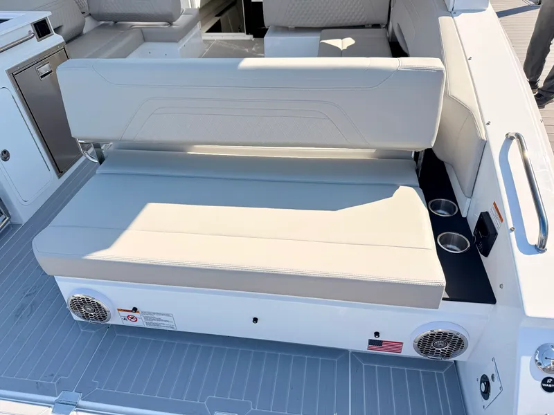 Slide: The Image of Cruisers 34 GLS Outboard 2026 - 39