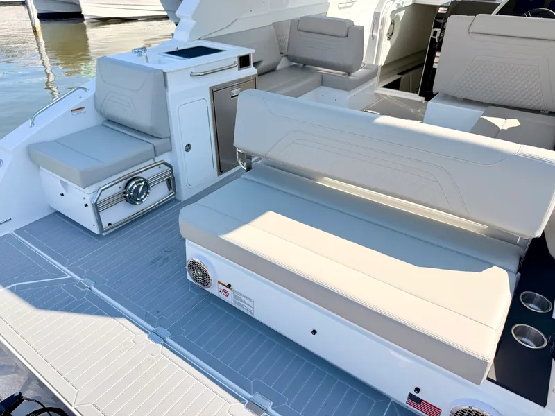 Slide: The Image of Cruisers 34 GLS Outboard 2026 - 40