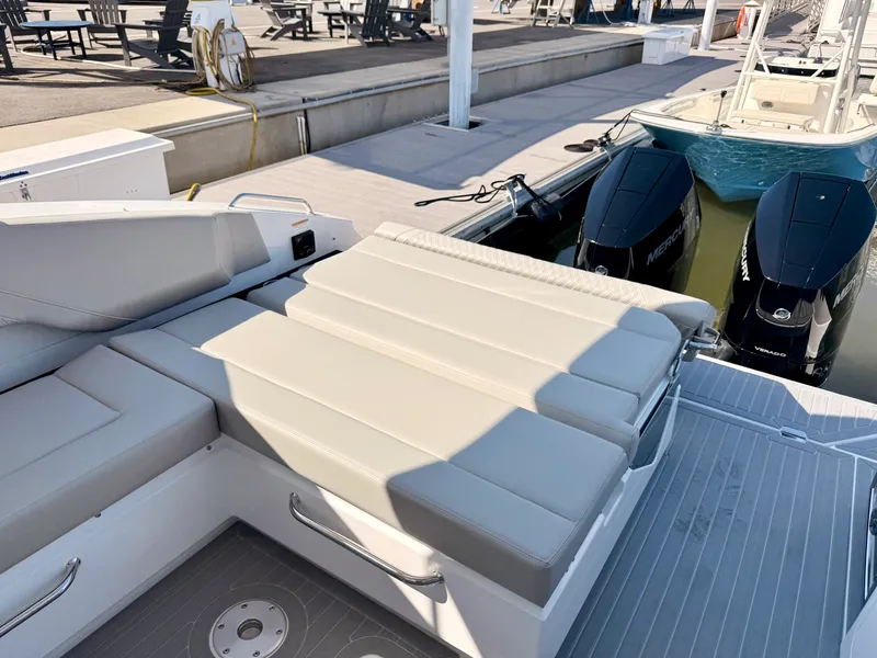 Slide: The Image of Cruisers 34 GLS Outboard 2026 - 42