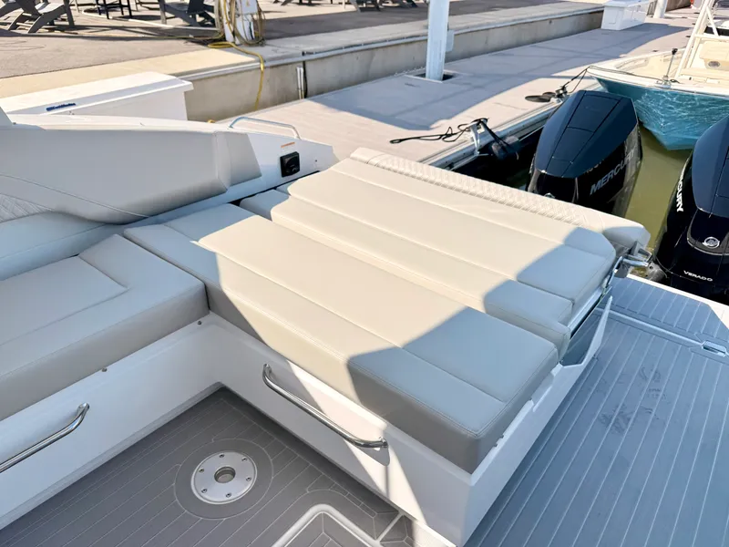 Slide: The Image of Cruisers 34 GLS Outboard 2026 - 43