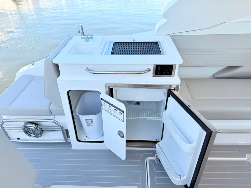 Slide: The Image of Cruisers 34 GLS Outboard 2026 - 44