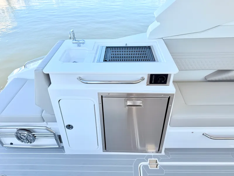 Slide: The Image of Cruisers 34 GLS Outboard 2026 - 45