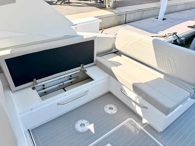 Slide: The Image of Cruisers 34 GLS Outboard 2026 - 47