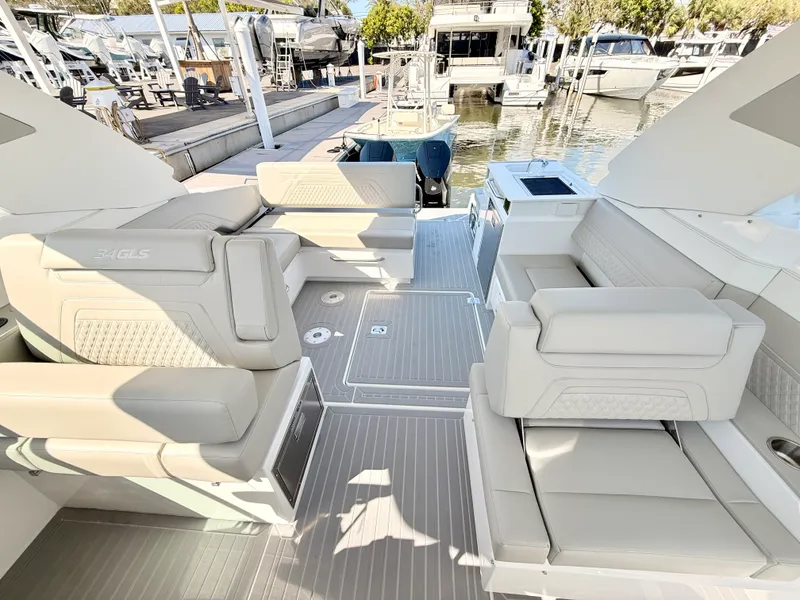 Slide: The Image of Cruisers 34 GLS Outboard 2026 - 49