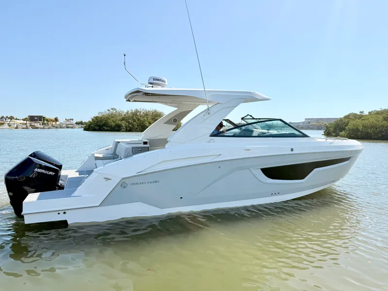 Slide: The Image of Cruisers 34 GLS Outboard 2026 - 5