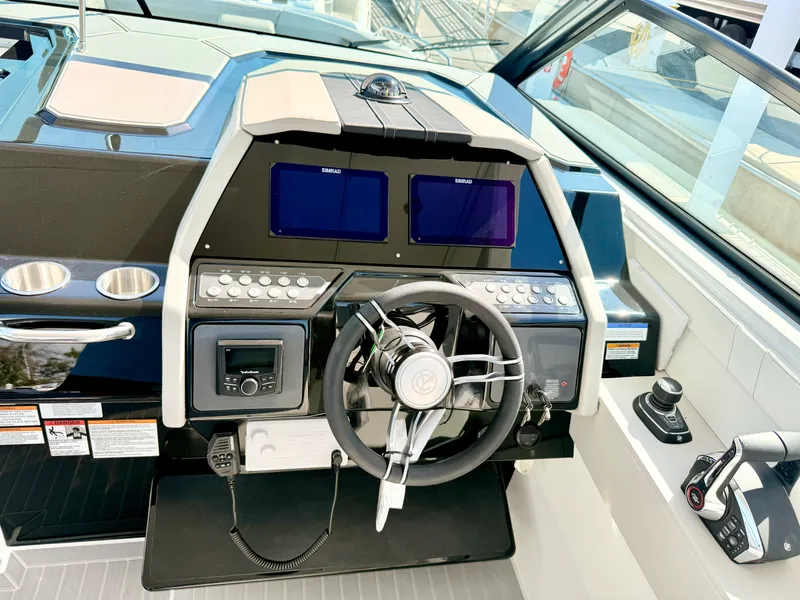 Slide: The Image of Cruisers 34 GLS Outboard 2026 - 53