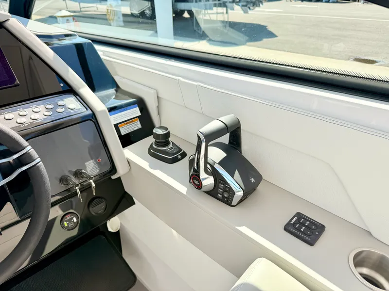 Slide: The Image of Cruisers 34 GLS Outboard 2026 - 56