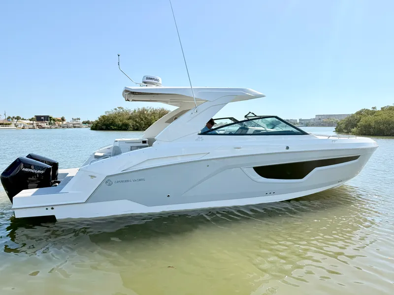 Slide: The Image of Cruisers 34 GLS Outboard 2026 - 6