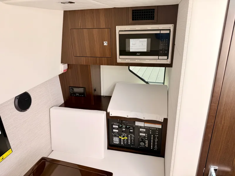 Slide: The Image of Cruisers 34 GLS Outboard 2026 - 61