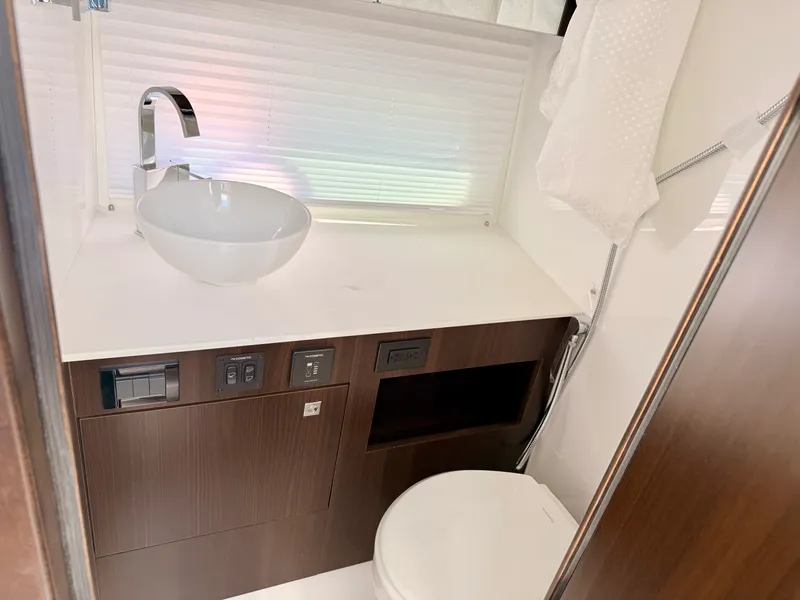 Slide: The Image of Cruisers 34 GLS Outboard 2026 - 64