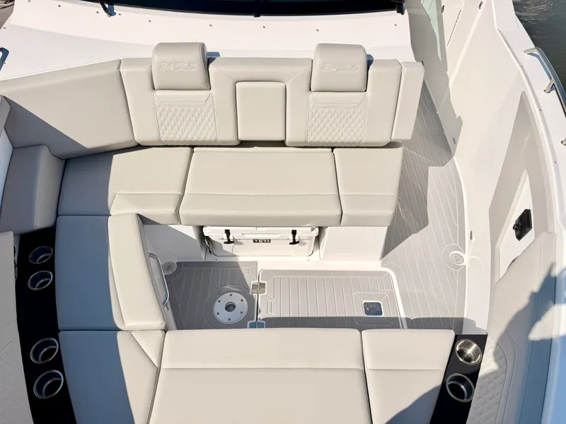 Slide: The Image of Cruisers 34 GLS Outboard 2026 - 70