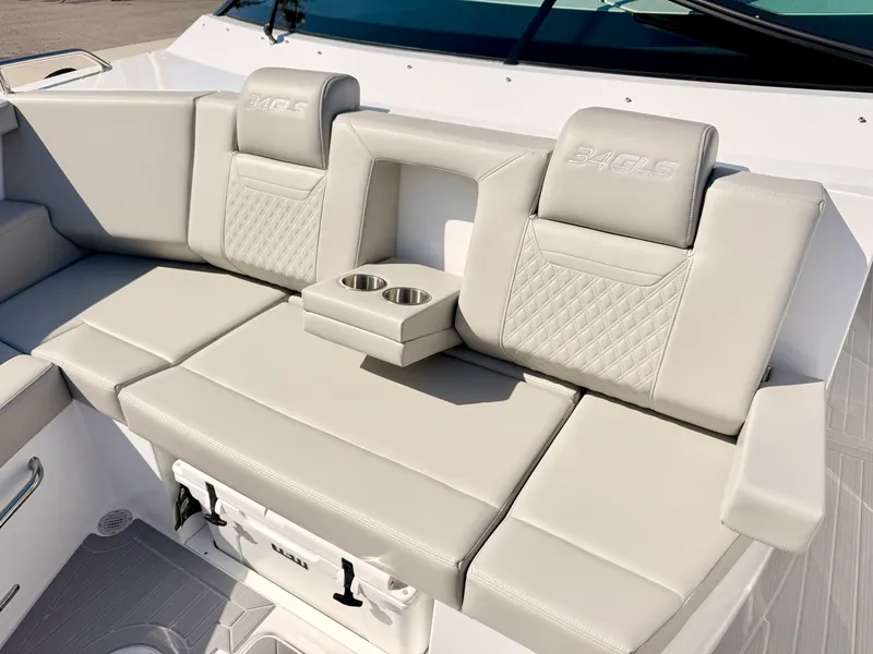 Slide: The Image of Cruisers 34 GLS Outboard 2026 - 71