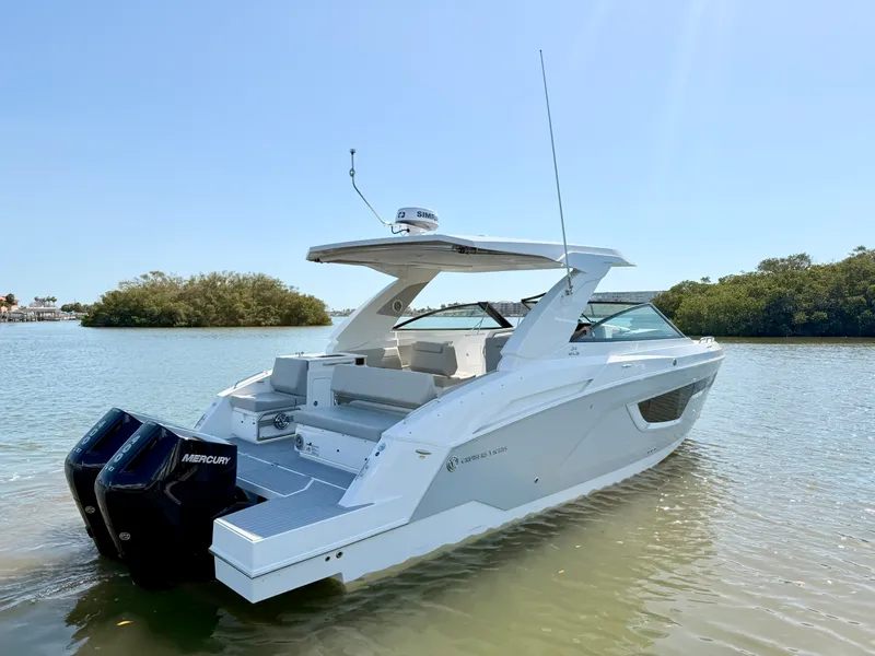 Slide: The Image of Cruisers 34 GLS Outboard 2026 - 8