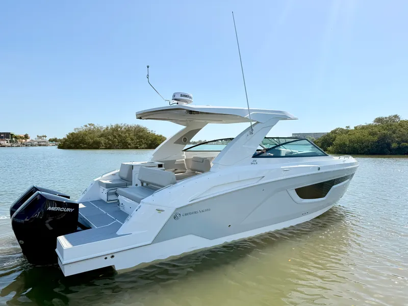 Slide: The Image of Cruisers 34 GLS Outboard 2026 - 9