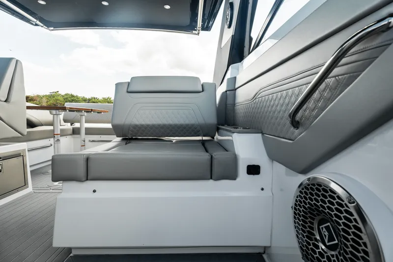 Slide: The Image of Cruisers Yachts 34 GLS Outboard 2026 - 92