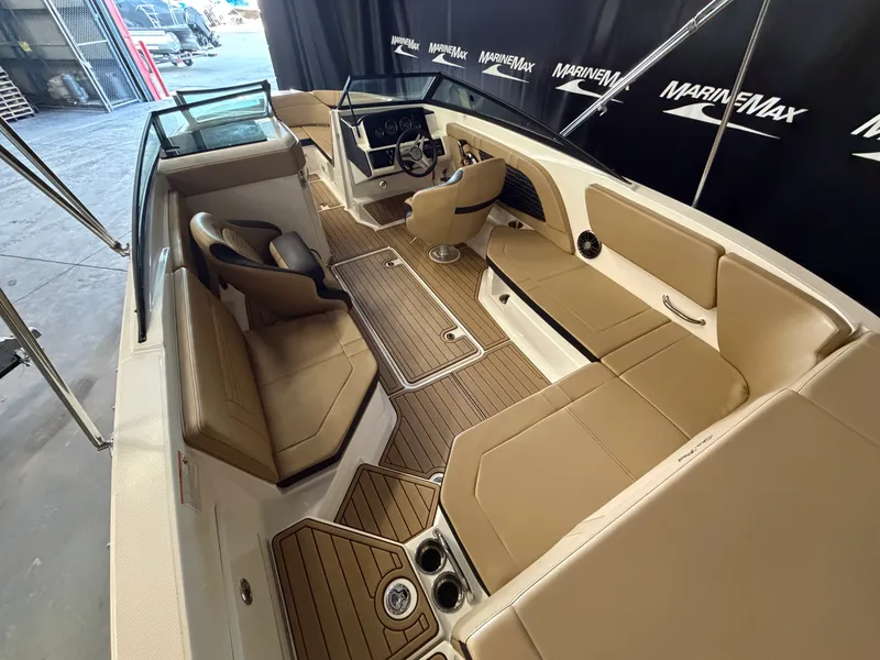 Slide: The Image of Sea Ray SPX 230 2024 - 11