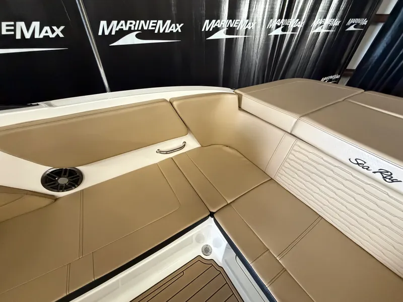 Slide: The Image of Sea Ray SPX 230 2024 - 13