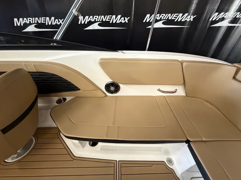 Slide: The Image of Sea Ray SPX 230 2024 - 17