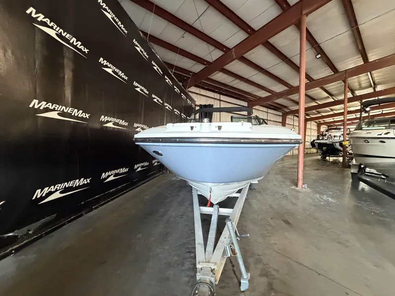 Slide: The Image of Sea Ray SPX 230 2024 - 2