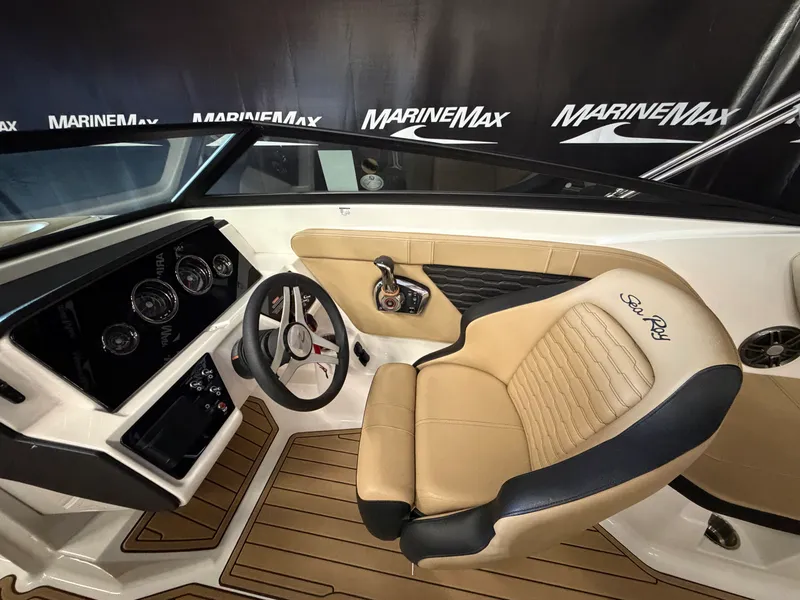 Slide: The Image of Sea Ray SPX 230 2024 - 20