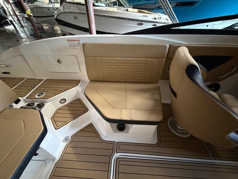 Slide: The Image of Sea Ray SPX 230 2024 - 21