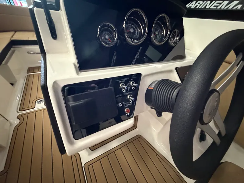 Slide: The Image of Sea Ray SPX 230 2024 - 23