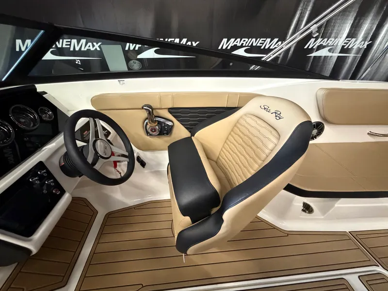 Slide: The Image of Sea Ray SPX 230 2024 - 24