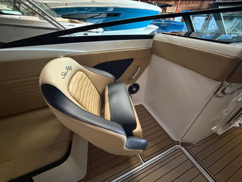 Slide: The Image of Sea Ray SPX 230 2024 - 25