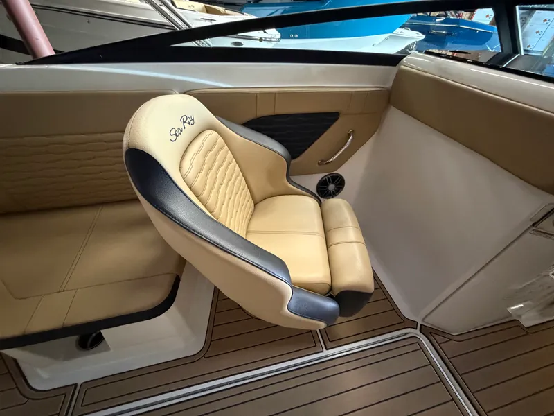 Slide: The Image of Sea Ray SPX 230 2024 - 26