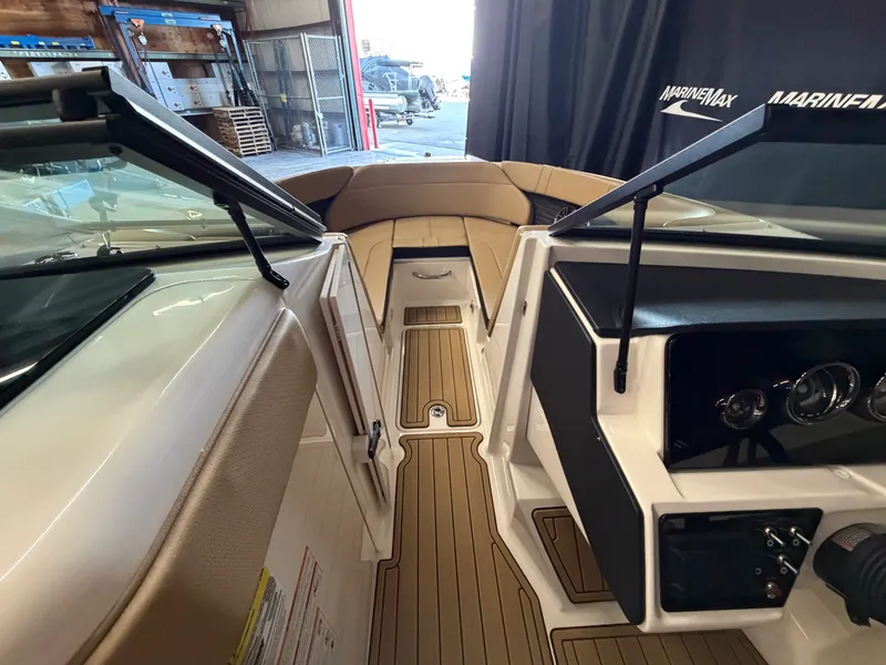 Slide: The Image of Sea Ray SPX 230 2024 - 27