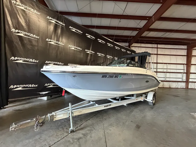 Slide: The Image of Sea Ray SPX 230 2024 - 3