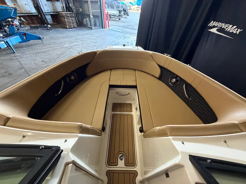 Slide: The Image of Sea Ray SPX 230 2024 - 31