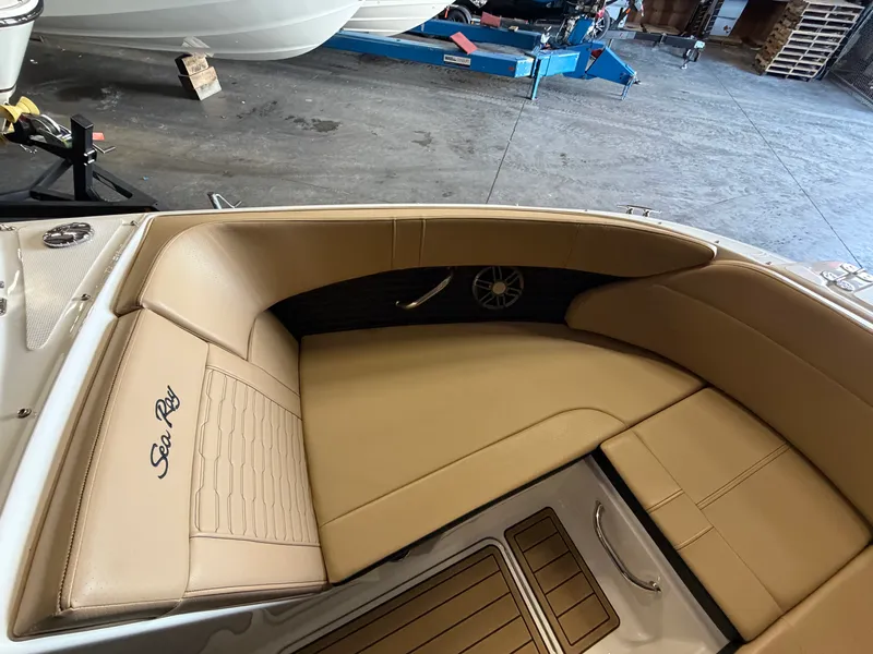 Slide: The Image of Sea Ray SPX 230 2024 - 33