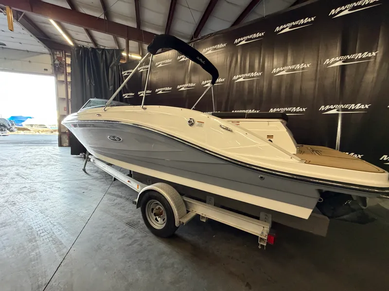 Slide: The Image of Sea Ray SPX 230 2024 - 5