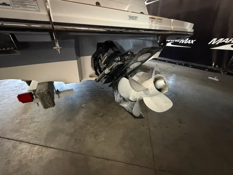 Slide: The Image of Sea Ray SPX 230 2024 - 6