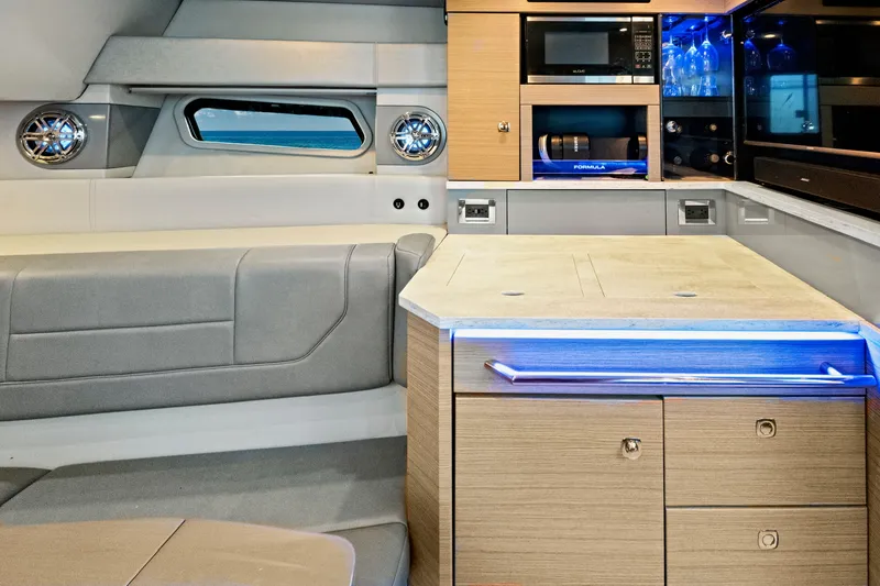 Slide: The Image of Formula 430 CROSSOVER 2019 - 17