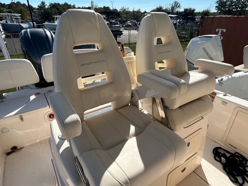 Slide: The Image of Grady-White 281 COASTAL EXPLORER 2023 - 13