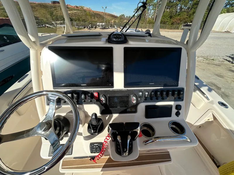 Slide: The Image of Grady-White 281 COASTAL EXPLORER 2023 - 15