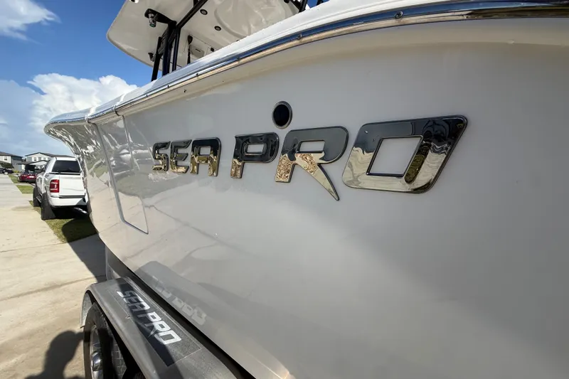 Slide: The Image of Sea Pro 259 Center Console 2019 - 11