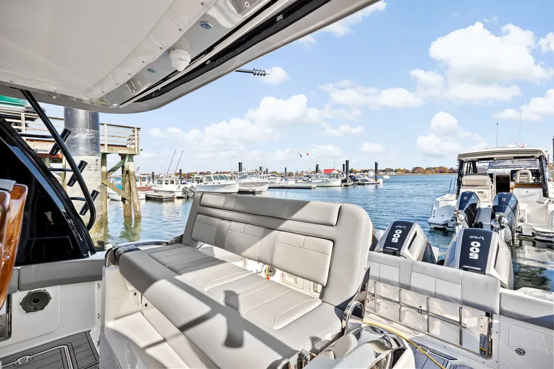 Slide: The Image of Boston Whaler 420 Outrage 2022 - 12