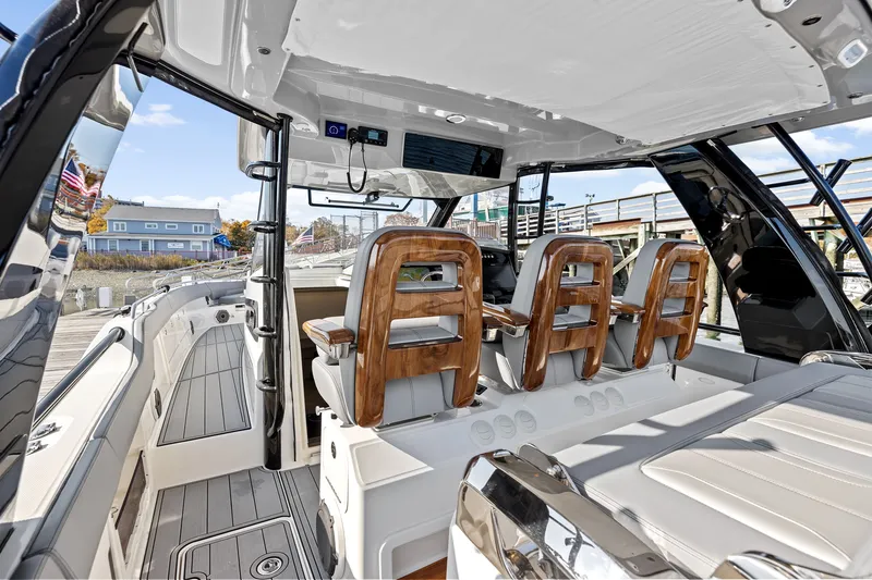 Slide: The Image of Boston Whaler 420 Outrage 2022 - 13