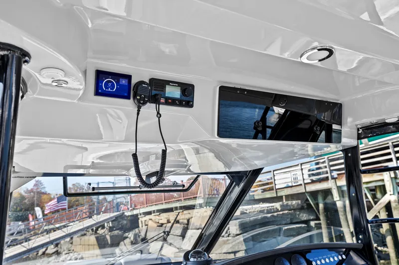 Slide: The Image of Boston Whaler 420 Outrage 2022 - 16