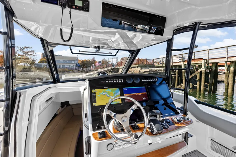 Slide: The Image of Boston Whaler 420 Outrage 2022 - 18
