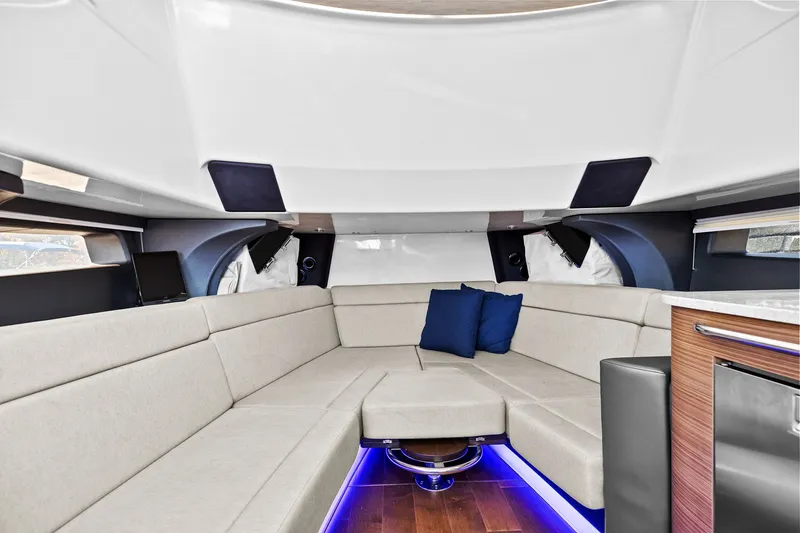 Slide: The Image of Boston Whaler 420 Outrage 2022 - 22