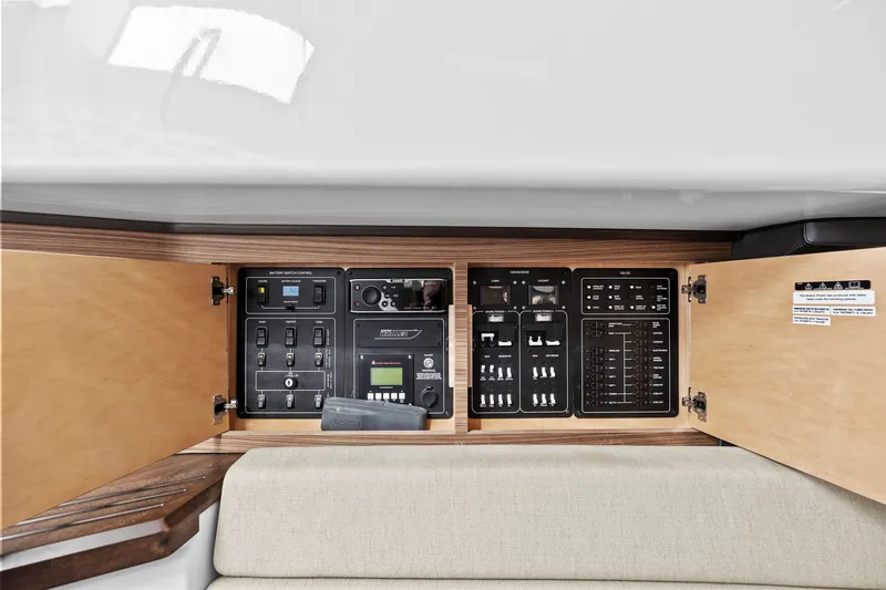 Slide: The Image of Boston Whaler 420 Outrage 2022 - 31