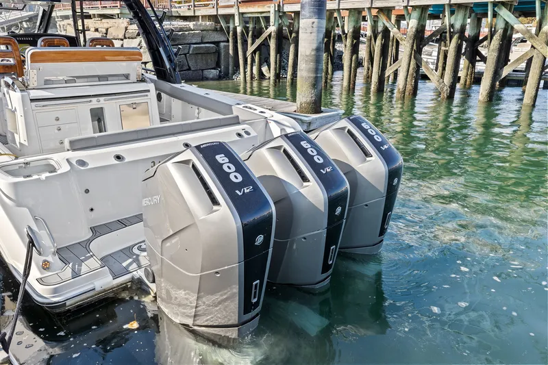 Slide: The Image of Boston Whaler 420 Outrage 2022 - 4