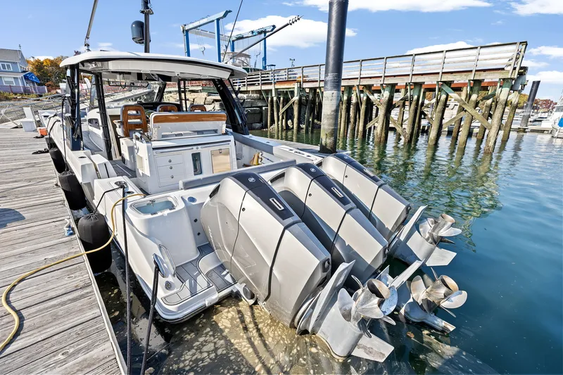 Slide: The Image of Boston Whaler 420 Outrage 2022 - 5